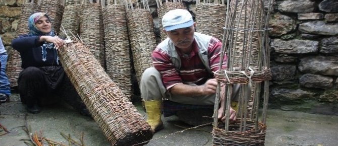 Hakkari’de atadan kalma sanatı yaşatıyorlar