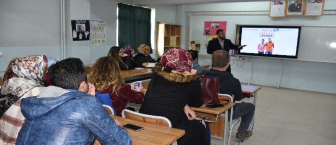 İGEDER’den Yüksekova’daki öğretmenlere eğitim