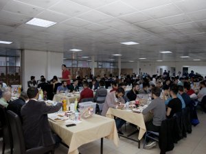 Rektör Pakiş İftar Yemeğinde Öğrencilerle Bir Araya Geldi