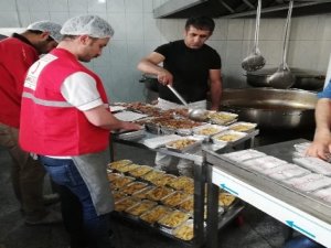 Kızılay, dar gelirli aileleri sevindirmeye devam ediyor