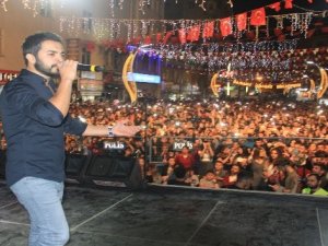 Sanatçı Yusuf Güney Hakkari’de konser verdi