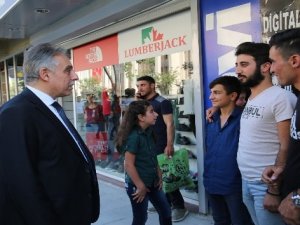 Hakkari’deki protokol halkla kaynaştı