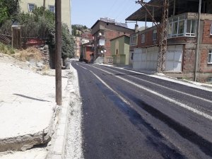 Gazi Mahallesinde asfalt Çalışmaları Devam Ediyor
