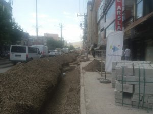 YÜKSEKOVA`DA ALTYAPI ÇALIŞMALARI TÜM HIZIYLA DEVAM EDİYOR