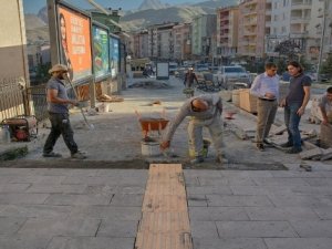 Kaldırım yapımında ilk imalat başladı