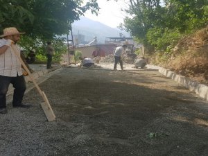 Şemdinli’de cadde ve sokaklara kilit parke taşı döşeniyor