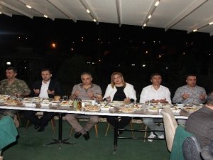 Hakkari’de şehit aileleri ve gaziler onuruna yemek verildi
