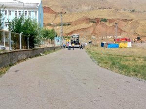Hakkari’de Asfaltlama Çalışmaları Aralıksız Devam Ediyor