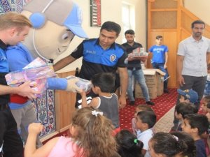 Hakkari polisi çocukları bilgilendirdi