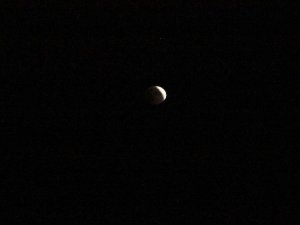 ‘Kanlı Ay’ tutulması Hakkari’de ilginç görüntülere sahne oldu
