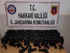 Sınırda 119 adet kurusıkı tabanca ele geçirildi