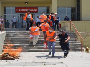 Hastanedeki yangın tatbikatı gerçeği aratmadı