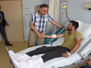 Vali Toprak yaralı özel harekâtçı polisleri ziyaret etti