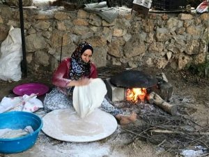 Hakkari’de Asırlardır Süren Tandır Ekmeği Geleneği