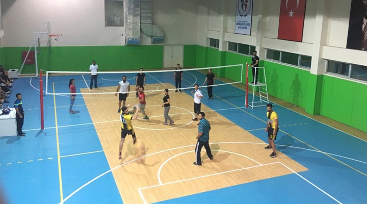 Yüksekova'da voleybol turnuvası düzenlendi