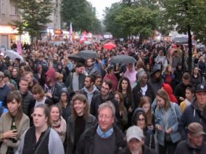 Berlin’de 10 bin kişi ırkçı şiddete karşı yürüdü