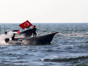 Filistinliler Akdeniz’de Türk bayrağı dalgalandırdı