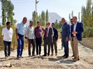 Hakkari Merzan ilk defa kanalizasyon şebekesine kavuşuyor