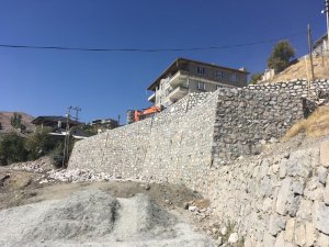 Bağlar Mahallesine İstinat Duvarı Yapılıyor