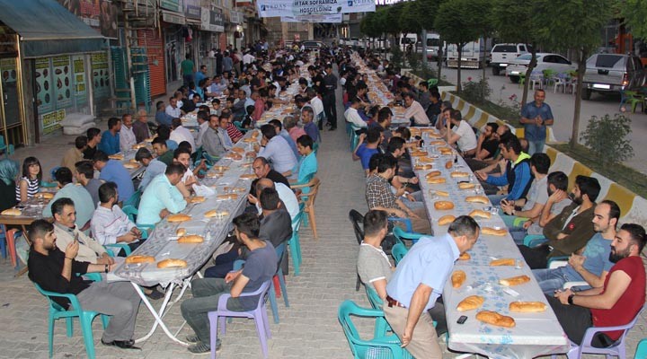VEDAŞ ve VEPSAŞ’tan Şemdinli'de iftar yemeği