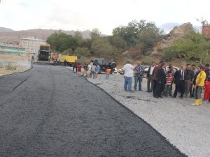 Hakkari'de hummalı asfalt çalışması
