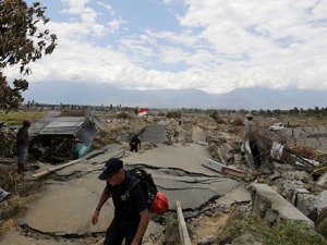 Endonezya'da felaketin bilançosu artıyor: 2 bin 202 ölü