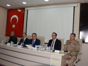 Hakkari'de muhtarlar toplantısı