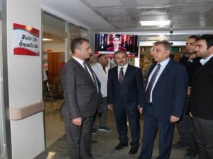 Vali Toprak, Ağız Ve Diş Sağlığı Merkezini ziyaret etti