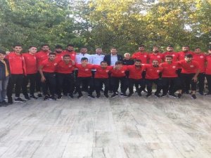 Başkan Gür'den kamptaki sporculara ziyaret