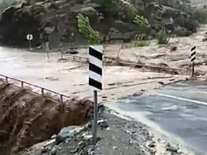 Hakkari-Çukurca karayolunda heyelan