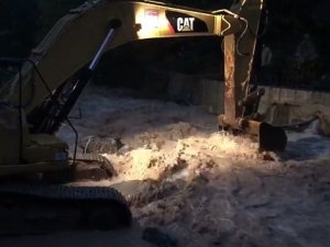 Çukurca'nın Çığlı köyünde aşırı yağışlar nedeniyle dereler taştı