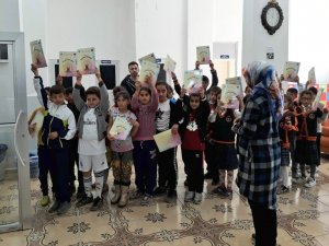 Hakkarili Çocuklara ‘’Değerlerimiz’’ Dergisi Dağıtılıyor