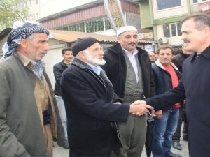 Vali Akbıyık, yaralıları ziyaret edip esnafın sorunlarını dinledi