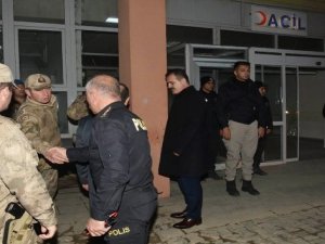 Hakkari Valisi İdris Akbıyık, yaralı askerleri ziyaret etti