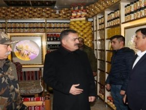Vali Akbıyık, konak caddesi esnafını ziyaret etti