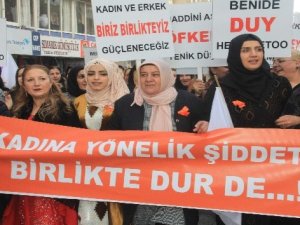 Hakkarili kadınlar, kadına yönelik şiddete karşı yürüdü