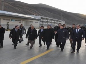 Vali Akbıyık, Esendere Gümrük Kapısında incelemede bulundu