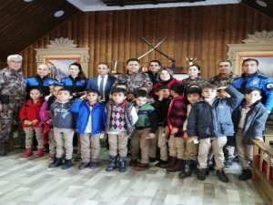 Hakkari'de “Koca yürekler minik kalplerle buluşuyor” etkinliği