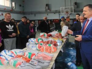 Hakkari'deki 40 okula spor malzemesi desteği
