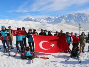 Hakkari'de ‘dağ evi ve kayak sezonu' açılışı