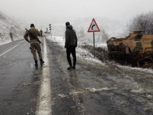 Görevden dönen zırhlı askeri araç devrildi: 2 asker yaralı