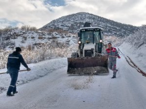 Çukurca Belediyesi Tuzlama Çalışması Başlattı