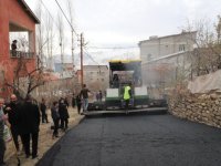 Hakkari'de asfalt çalışmaları hız kesmeden devam ediyor