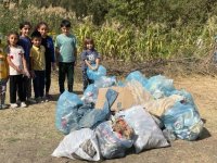 Hakkari'de minik eller çöpleri topladı